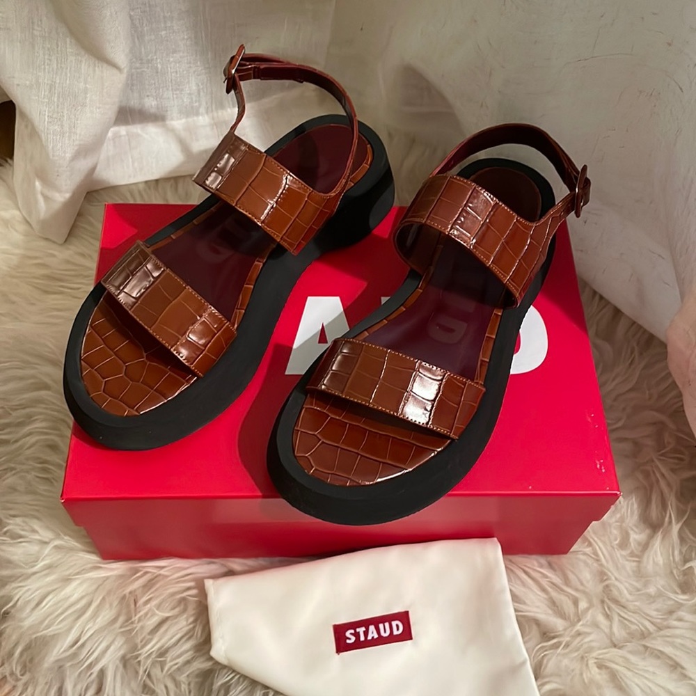 STAUD Nicky Sandal Croc Embossed